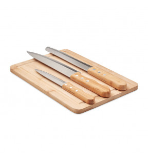 planche à découper bois bambou avec couteau à pain, un couteau à désosser et un couteau de chef