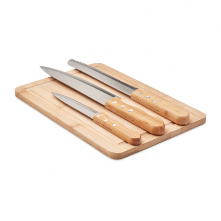 planche à découper bois bambou avec couteau à pain, un couteau à désosser et un couteau de chef