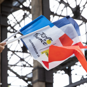 drapeau personnalisé aux couleurs de la France dimensions 20x30