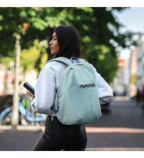 sac à dos femme antivol couleur vert avec un tissu anti lacération en plastique recyclé - Génicado