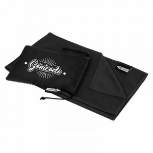 serviette de sport rafraîchissante en PET noire avec logo blanc imprimé