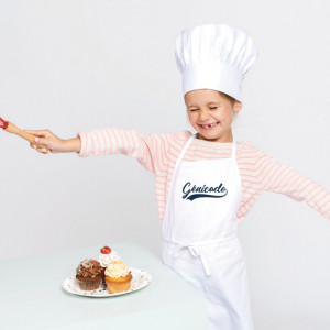 tablier de cuisine pour enfant avec logo Genicado imprimé et toque blanche