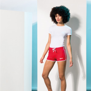 short de sport femme personnalisé rouge avec logo blanc imprimé