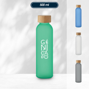 bouteille d'eau en verre avec finition givrée 500 ml marqué logo et bouchon en bambou - Génicado