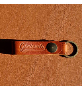 Porte clé cuir fabriqué en France avec logo embossage - Génicado